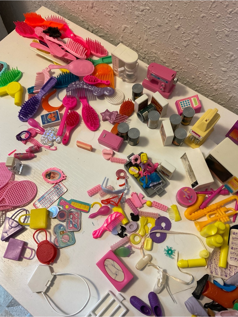 Huge Lot Of Vintage Barbie Accessories - Picture 2 of 11